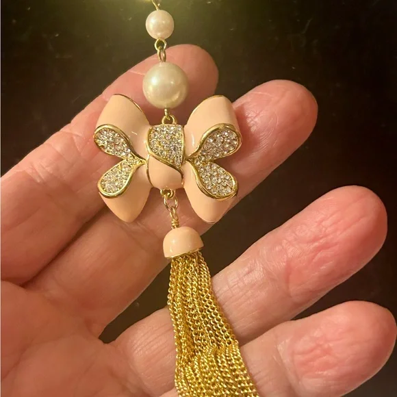 MY FLAT IN LONDON NECKLACE with Bow Tassel Pearls - Picture 10 of 12